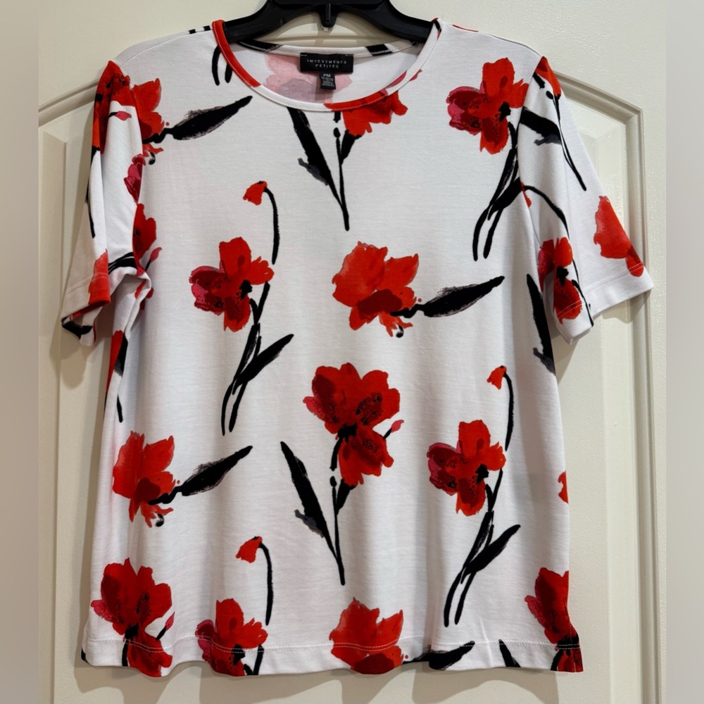 Investments Petites pullover short sleeve top.  PM